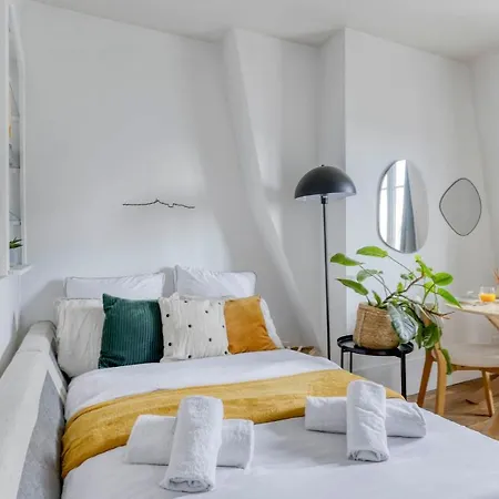 Nice And Authentic 2 Flat - Heart Of 11 Apartment *
